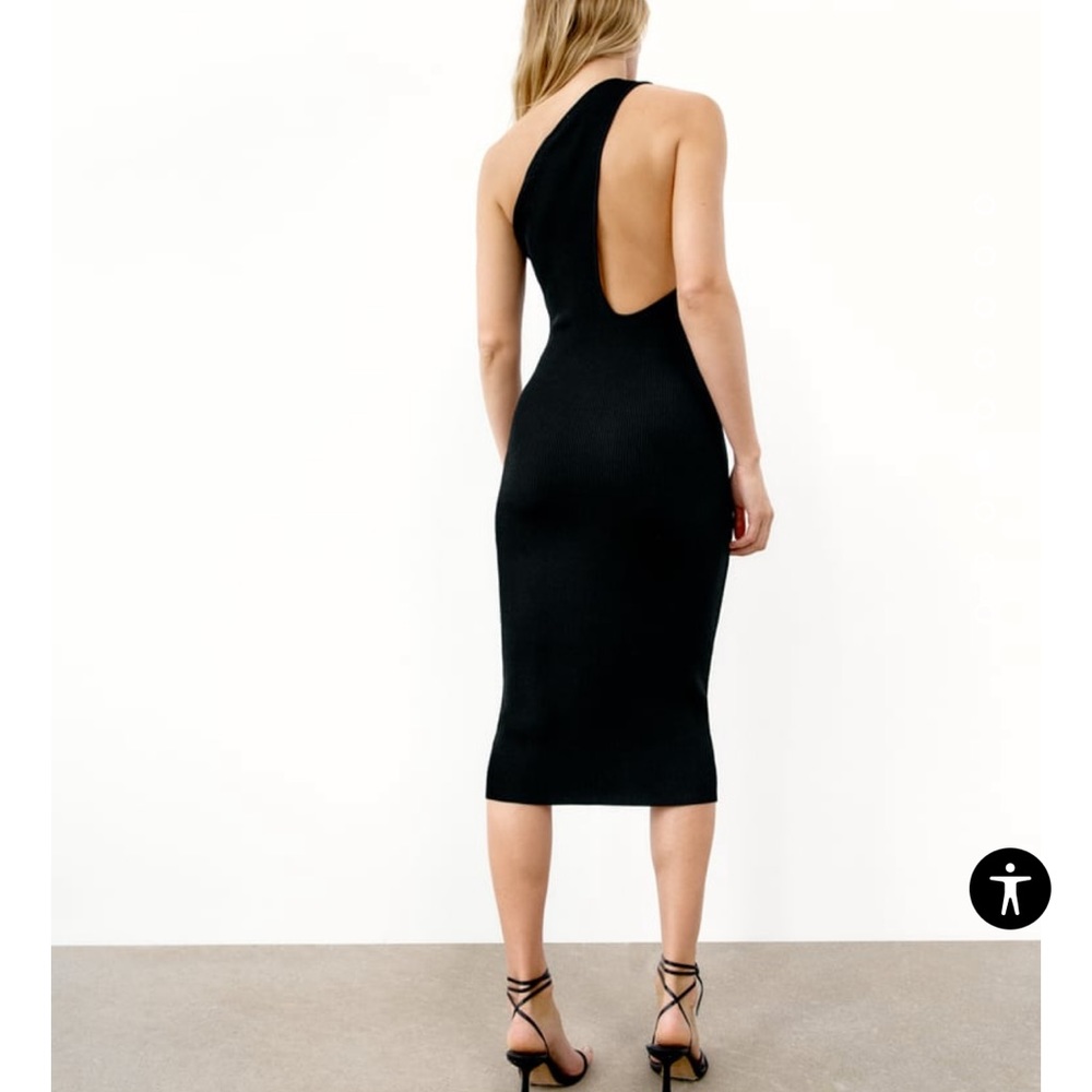 KNIT DRESS WITH CUT OUT BACK